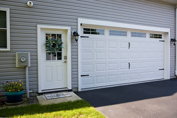 24/7 Emergency Garage Door Panel Replacement experts in Wendell, ID